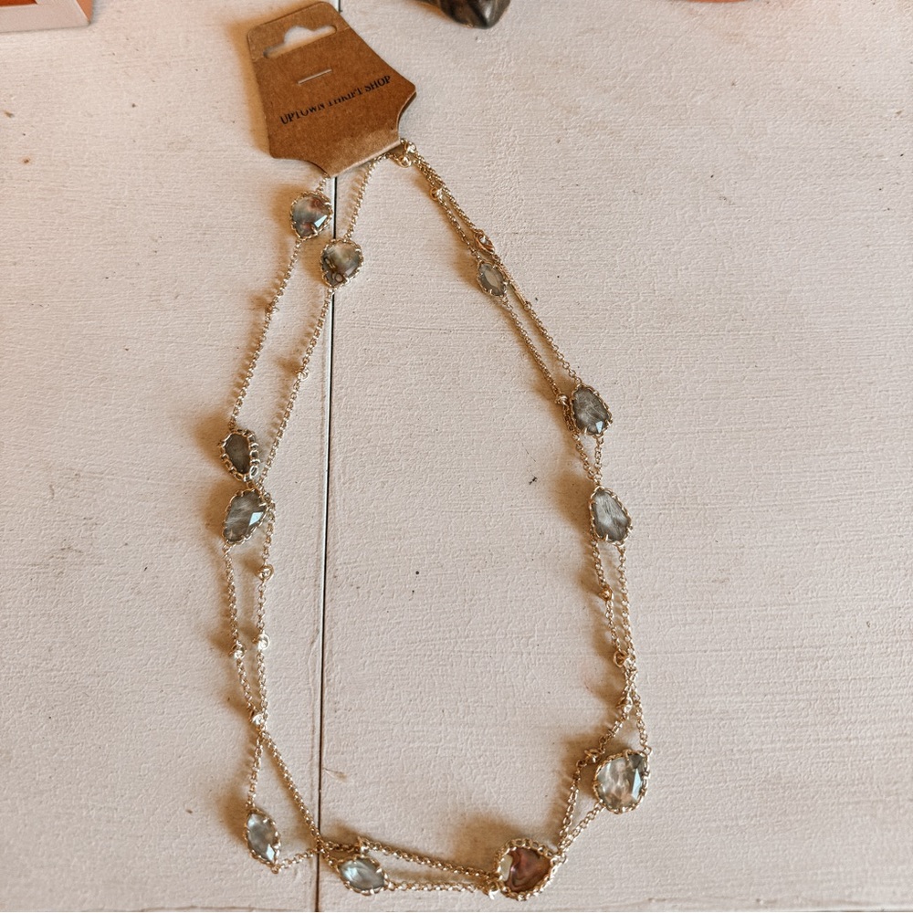 Kendra Scott necklace